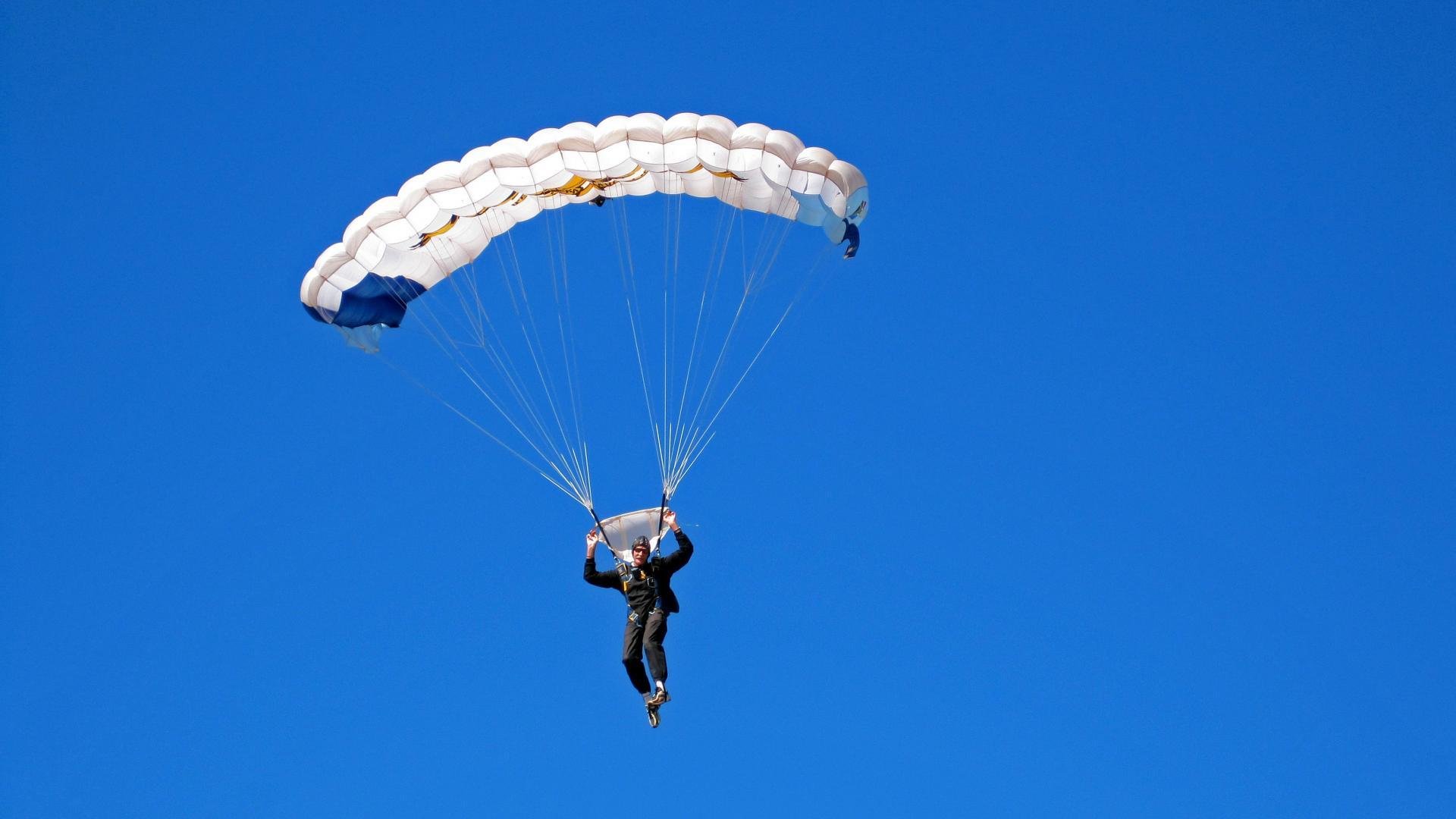 英格兰马术协会引入智能马鞍系统，实现实时数据监测与分析，提升骑乘体验。